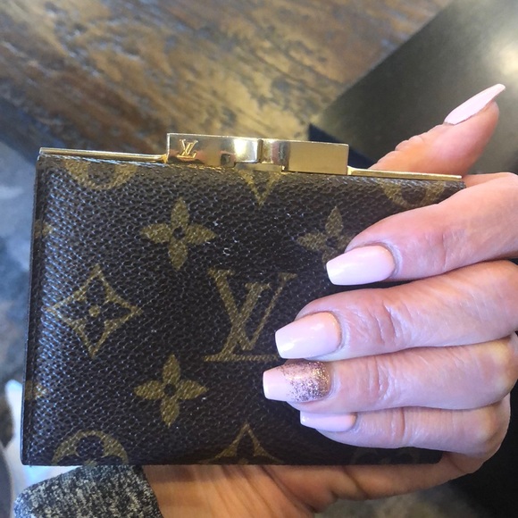 Auth vintage Louis Vuitton Kisslock coin purse - Picture 7 of 8